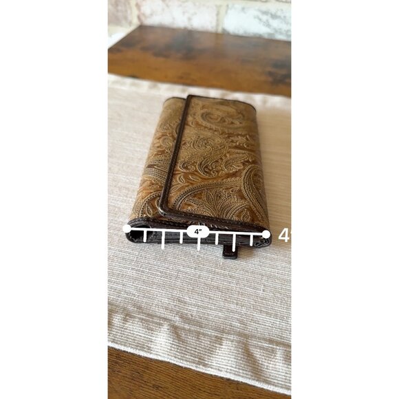Relic Embossed Leather Wallet With Paisley Design & Snap Closure Tan - Picture 15 of 16
